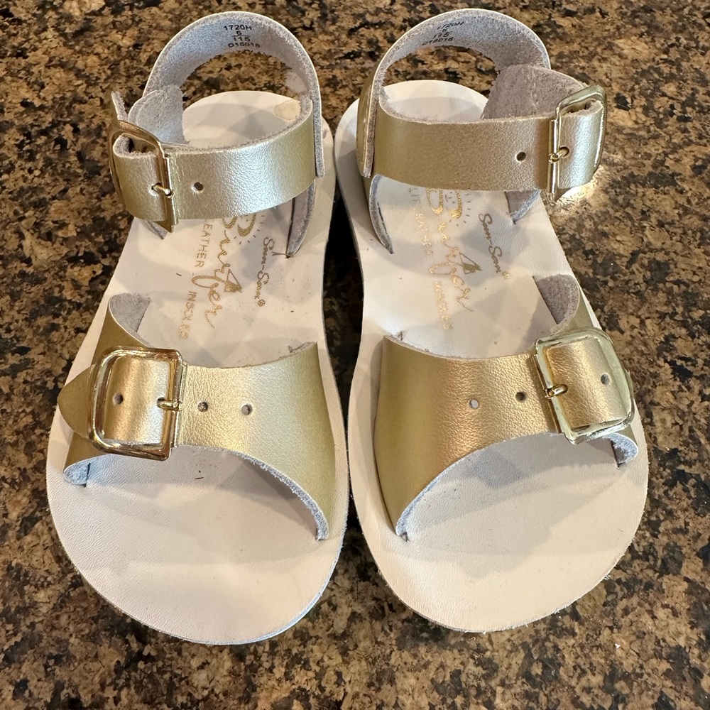 Sun-San Surfer sandals. New. Size 6. Gold.